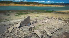 Drought dries up dam to reveal centuries-old town