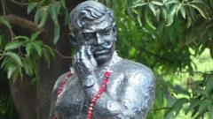 चंद्रशेखर आझाद यांचा पुतळा