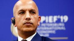 Wasiirka Maaliyadda Qatar Ali Shareef al-Emadi