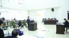 Hình chụp phiên tòa xử Trịnh Bá Phương và Nguyễn Thị Tâm bị phạt lần lượt 10 và 6 năm tù