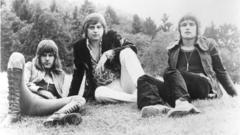 Emerson, Lake and Palmer в период записи Pictures at an Exhibition. 1971 г.