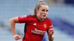 WSL: Brilliant Toone strike gives Man Utd win over Leicester
