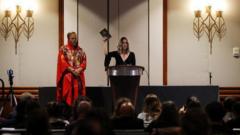 ኣብ መኽፈቲ ስነ-ስርዓት ሳታንኮን፡ ገጻት ካብ መጽሓፍ ቅዱስ ተቐዲዶም - እዚ ድማ ኣብ ኢንተርነት ቁጥዐ ነቐፍቲ ኣስዒቡ