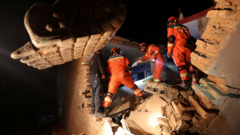 Gempa guncang China, lebih dari 100 orang tewas di wilayah Barat Laut