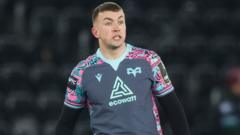 Versatile Scully agrees new deal with Ospreys