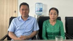 Bà Nguyễn Thị Loan trong một lần gặp luật sư Ngô Ngọc Trai tại Hà Nội