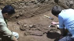 Penggalian kerangka berumur 31.000 tahun.