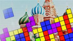 Jogo de tetris sobreposto à imagem da Catedral de São Basílio, em Moscou