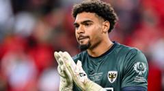 Huddersfield sign Palace keeper Goodman