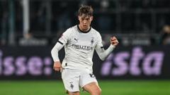 Forest sign defender Netz from Monchengladbach