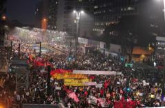 Manifestantes durante ato na avenida Paulista