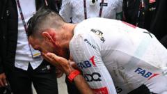 Yates loses nearly 14 minutes after 20-rider Giro crash