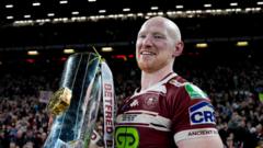 Captain Farrell signs new Wigan deal as Isa retires