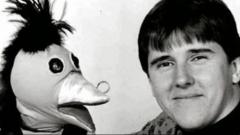 Martyn Geraint yn dweud 'hwyl fawr' ar ôl 40 mlynedd yn diddanu plant Cymru