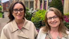 Reading group 'makes life easier' for people with dementia