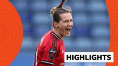 Man Utd beat Leicester to close gap on league leaders