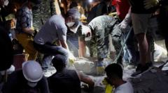 Se intensifican las labores de rescate tras el terremoto de magnitud 7,4 que deja al menos 132 muertos y más de 500 heridos en Colombia