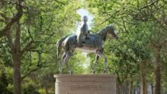 Queen statue will show grandeur and dignity, sculptor says