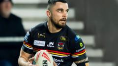 Bulls full-back Aekins extends contract