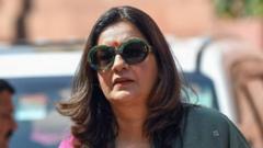 कॉकरोच जनता पार्टीः प्रियंका चतुर्वेदी ने कहा- पहली बार दिल्ली पुलिस ने सही काम किया