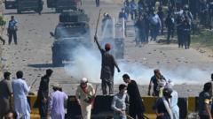 Protesters battle with police in Islamabad