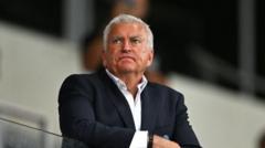 Ex-RFU chairmen call for resignations over pay row