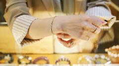 Demand for online jewellery boosts December retail sales