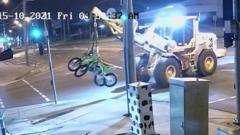 Ограбление магазина с помощью трактора