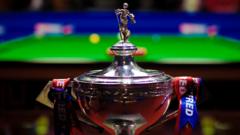 Moody, 16, wins first match in Worlds qualifying