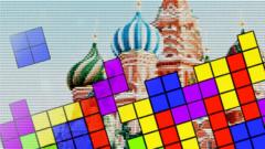 Formas de Tetris sobre imagen de Moscú