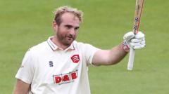 Walter steers Essex into lead at Surrey