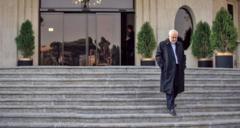 انتقاد عارف از «کم‌لطفی‌ها» و سکوت پزشکیان درباره «کنار گذاشته شدن» ظریف