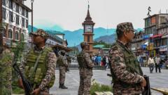 Hindistan, Pakistan'a füzelerle saldırdı