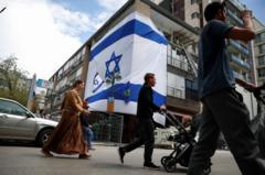 طهران تصف المفاوضات بـ "الحرجة"، وتقارير عن اعتقالات لجنود إسرائيليين "يتجسسون لصالح إيران"