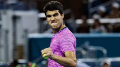 Alcaraz and Zverev reach last 16 in Miami