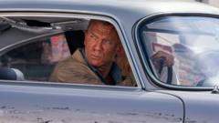 Daniel Craig como James Bond em No Time To Die