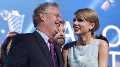 Paparazzo accuses Taylor Swift's father of assault