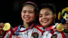 Greysia Polii dan Apriyani Rahayu langsung menangis haru begitu dipastikan menyumbang medali emas untuk Indonesia di cabang olahraga bulu tangkis ganda putri Olimpiade Tokyo 2020.