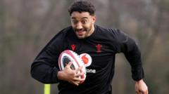 Wales give wing Hamer-Webb first cap against Scotland