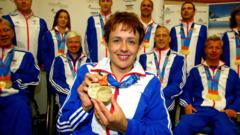 Tanni Grey-Thompson forced to 'crawl off' train