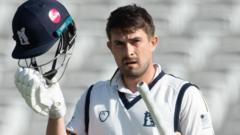 Durham sign Warwickshire all-rounder Rhodes