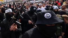 Milisi Palestina melepaskan tembakan ke udara saat proses pemakaman di Kota Nablus, Tepi Barat, Oktober 2022 lalu.