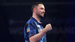 Superb Humphries thrashes Joyce to reach World Grand Prix final