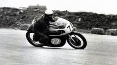 Malcolm Uphill: Y gŵr o Gaerffili a dorrodd record byd TT Ynys Manaw