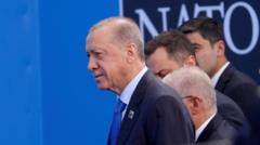 O presidente turco Tayyip Erdogan chega à cúpula dos líderes da OTANjogo milionária federalVilnius, Lituânia, 11jogo milionária federaljulhojogo milionária federal2023