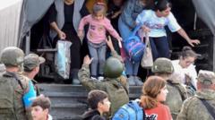 Россиянын бейпилдик күчтөрү Карабактын тургундарын чек арадагы айылдардан эвакуациялап жатат