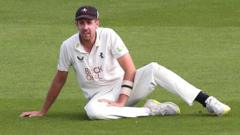 Kent paceman Quinn signs new one-year deal