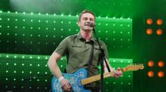 Yws Gwynedd: Angen i'r llywodraeth dalu incwm i gerddorion Cymru