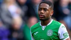 Mansfield sign Hibernian midfielder Moriah-Welsh