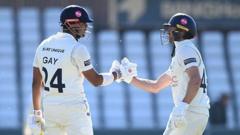 Durham batters fight back against leaders Notts